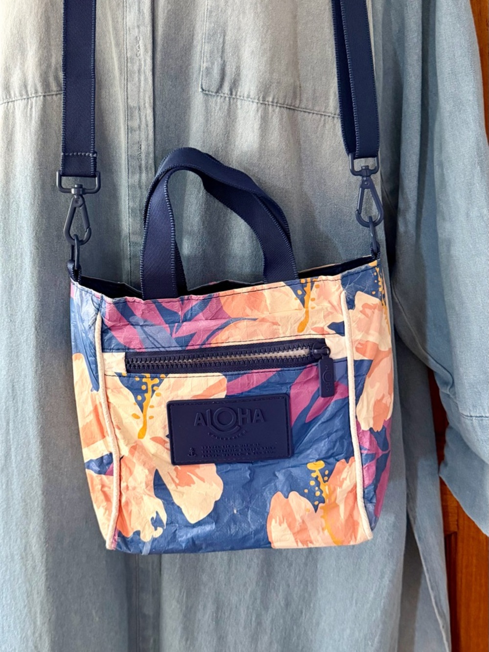 ALOHA Collection special edition Adrift Serene hibiscus crossbody - Picture 7 of 12